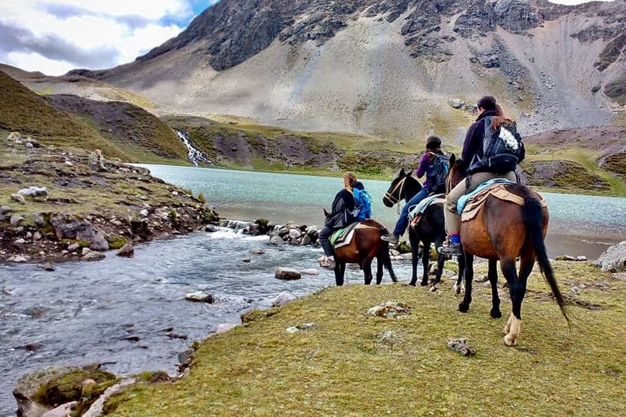 horseback riding route to the 7 lakes of ausangate