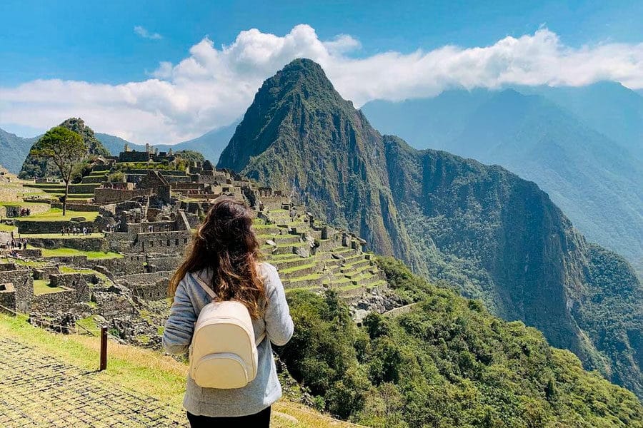 Tourist posing at Machu Picchu - inca trail